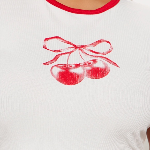 Brand *NEW* Graphic Cherry Screen Tee Crop Top - Picture 2 of 2
